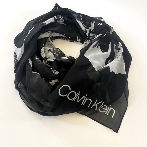 Calvin Klein Decorative Scarf - Picture 1 of 4